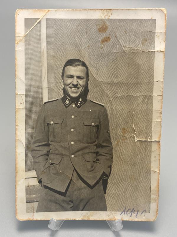 Waffen SS Untersturmfuhrer Photograph
