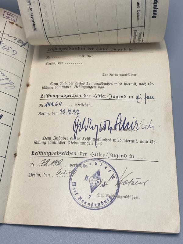Leistungsbuch Der Hitler Jugend Progression Book