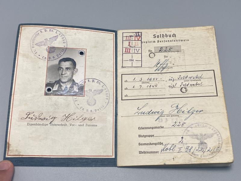 German Luftwaffe Soldbuch Hauptfeldwebel Ludwig Hilger Nachschubkomp.21/XI