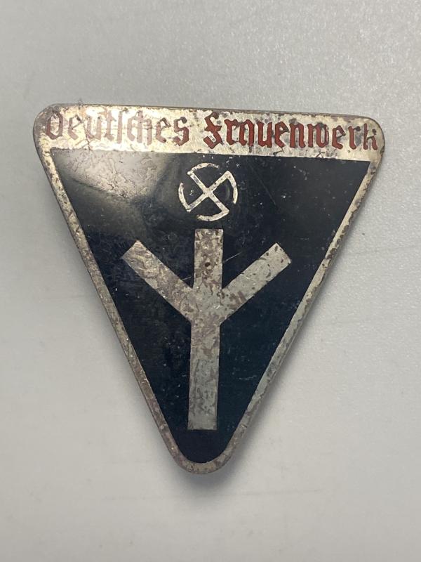 Third Reich Era Deutsches Frauenwerk Members Badge