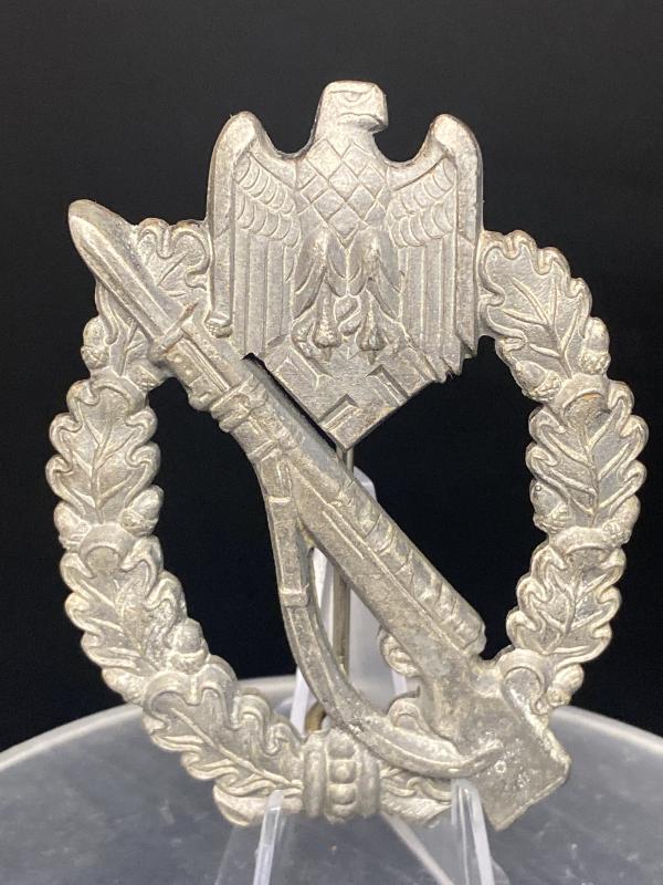 Infantry Assault Badge in Silver SHuCo 41