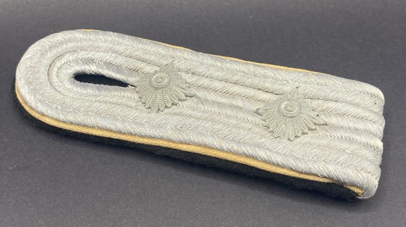 Waffen SS Infantry Hauptsturmfuhrer/ Captain Shoulder Board