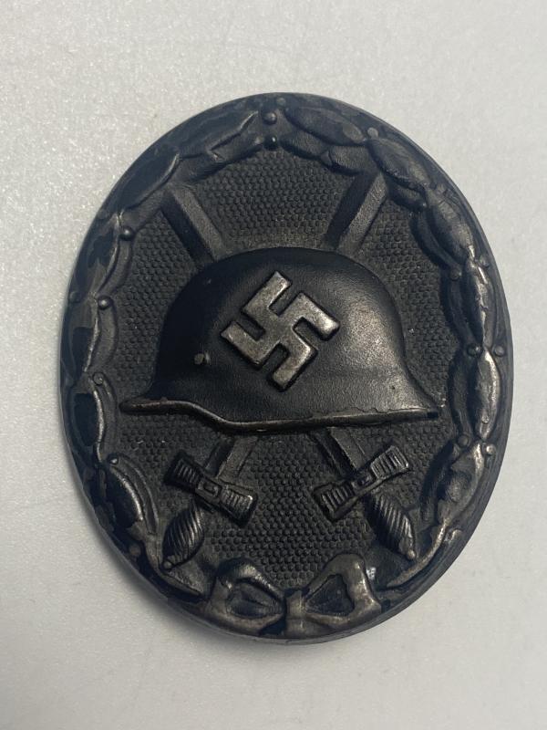 Mid War Black Wound Badge