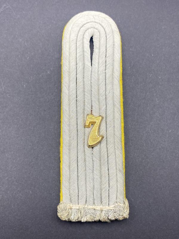 Leutnant Nachtrichten Regiment 7 Shoulder Board