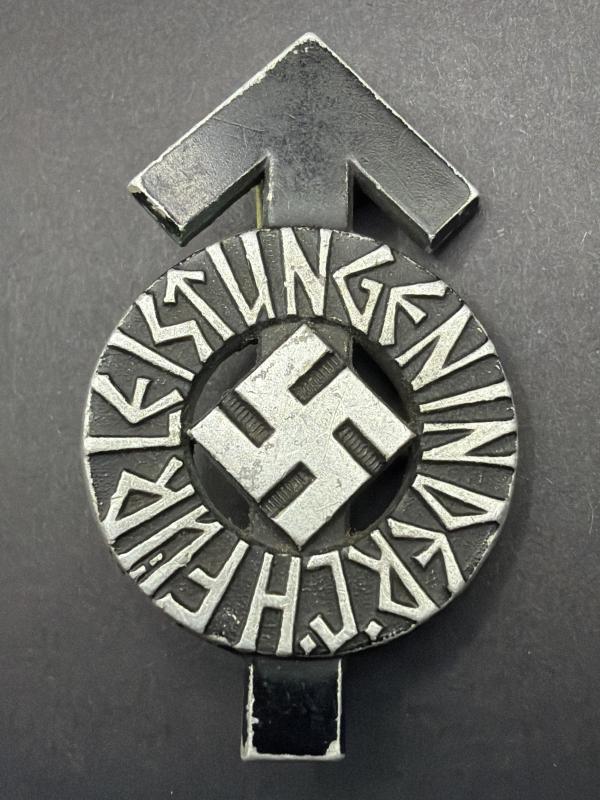 Black Grade HJ Leistungsabzeichen M1/36 Berg & Nolte