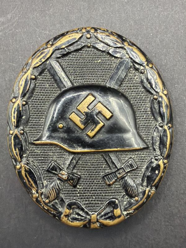 Wound Badge in Black (Interesting Engraving)