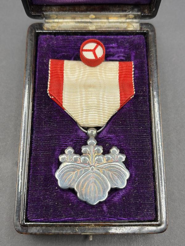 Japanese Order of The Rising Sun 8th Class With Box
