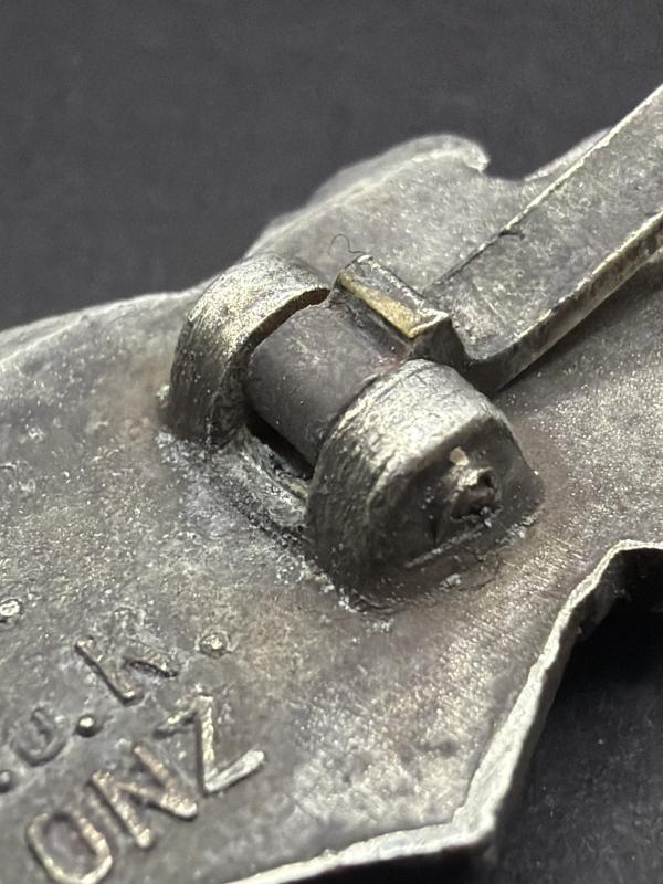 Early Type 1 M&K Close Combat Clasp in Silver