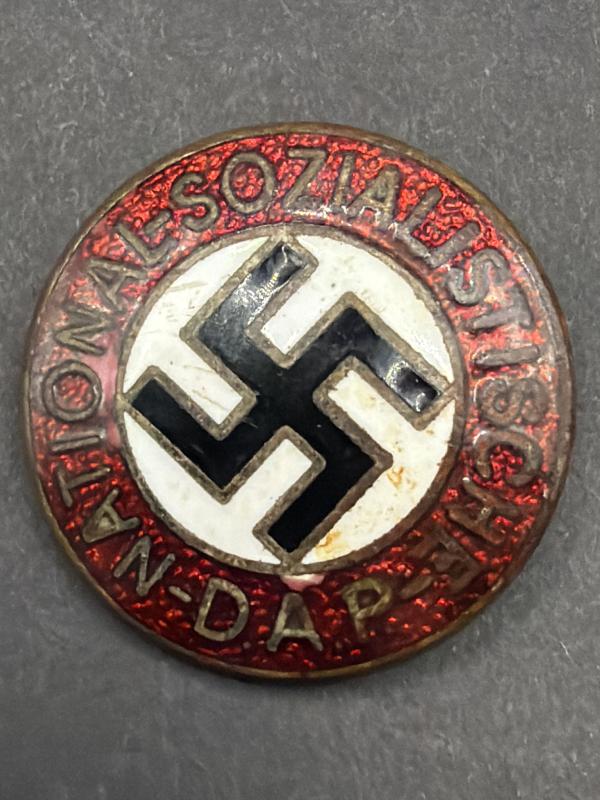 NSDAP Convex Party Badge M1/90 Apreck & Vrage