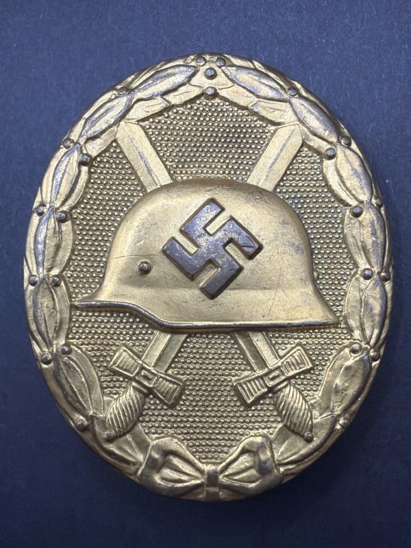 Gold Wound Badge Maker 30 Hauptmunzamt Wein