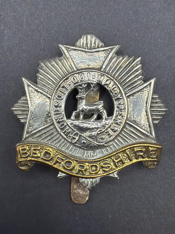 WW1 Bedfordshire Regiment Bi Metal Cap Badge