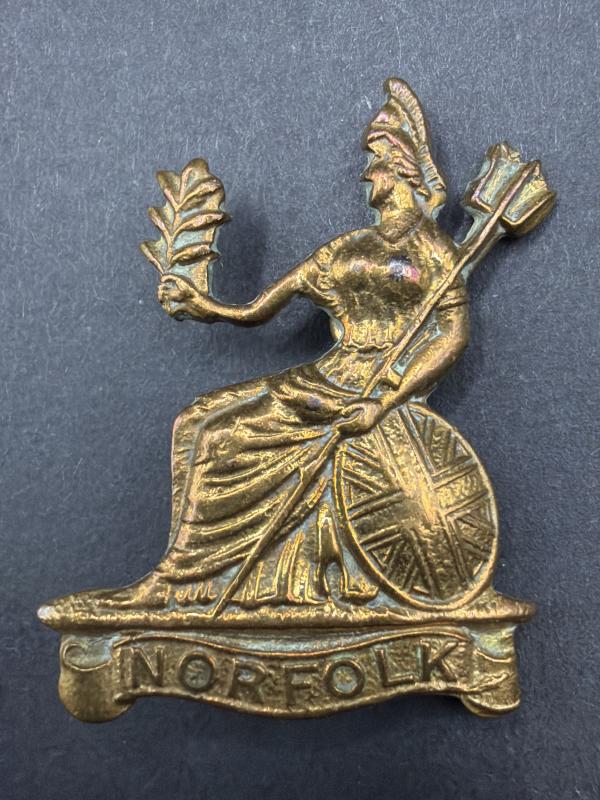 WW2 Norfolk Regiment Sweet Heart Badge