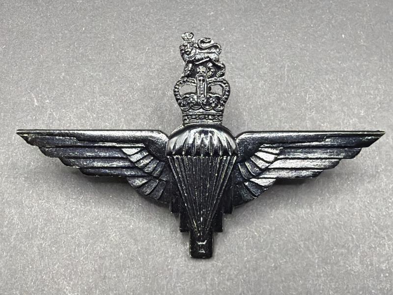 Queens Crown Black Anodised Aluminium Parachute Regiment Cap Badge