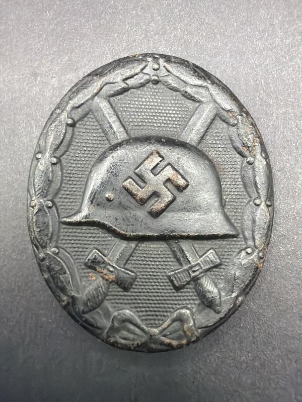 Scarce Black Wound Badge Maker Marked 118 August Menz