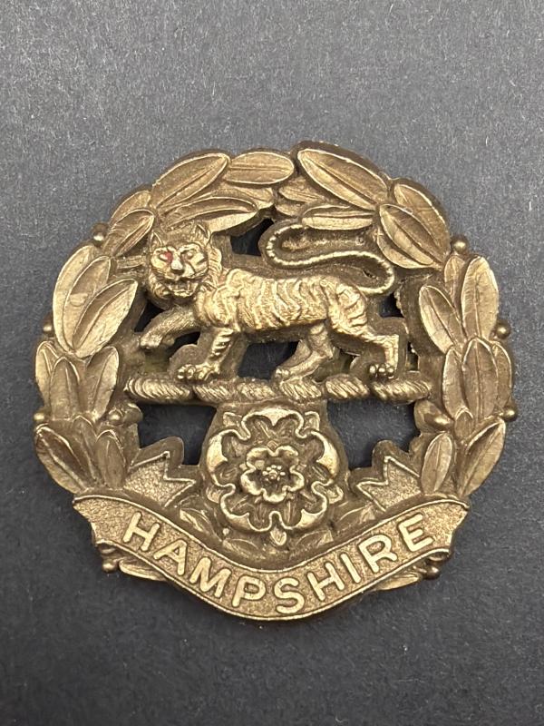 WW2 Economy Hampshire Regiment Cap Badge
