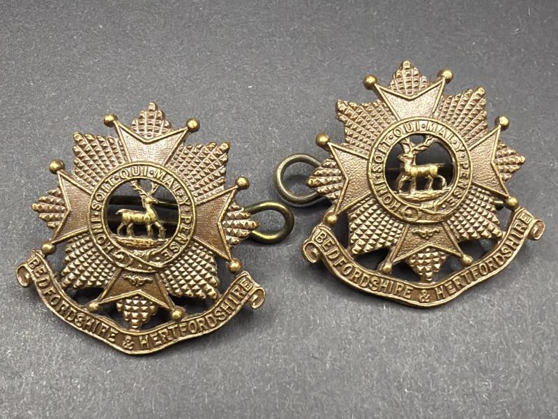 WW2 British Officers Bronze Bedfordshire & Hertfordshire Collar Badges