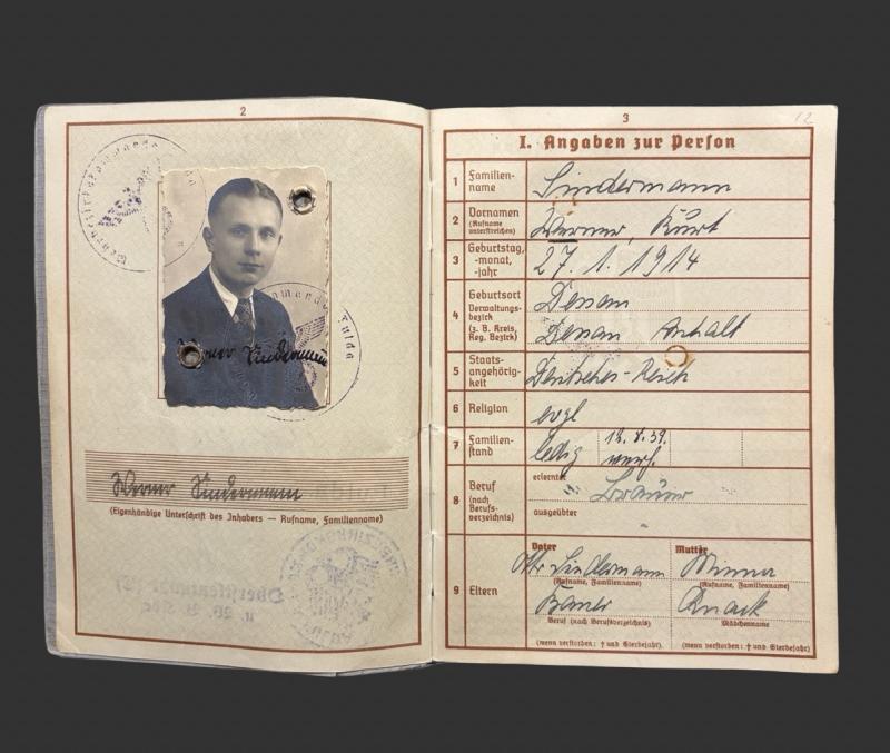 German Army Wehrpass Unteroffizier Werner Karl Lindermann KIA Orel Russia- Seige of Warsaw