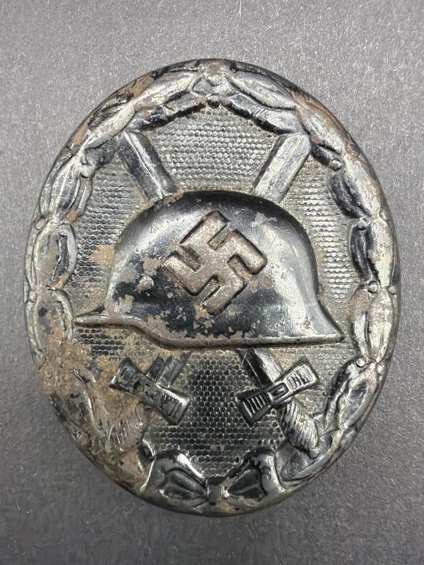 Black Wound Badge Marked 32 Wilhelm Hobacher Wein