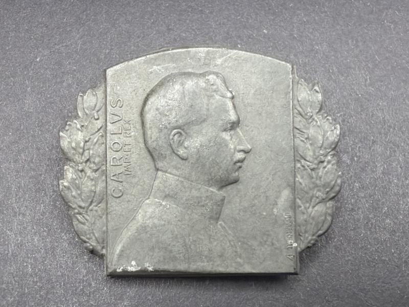 WW1 Austro-Hungarian Carol Patriotic Cap Badge