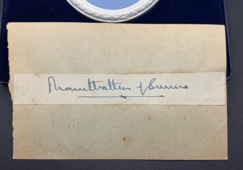 Admiral of the Fleet The Earl Mountbatten of Burma Wedgwood Table Medallion Issue 344/750 With Autograph