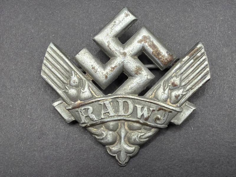RADwJ Female War Helpers Badge