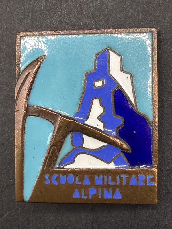 WW2 Italian Schola Militare Alpina Enamel Badge