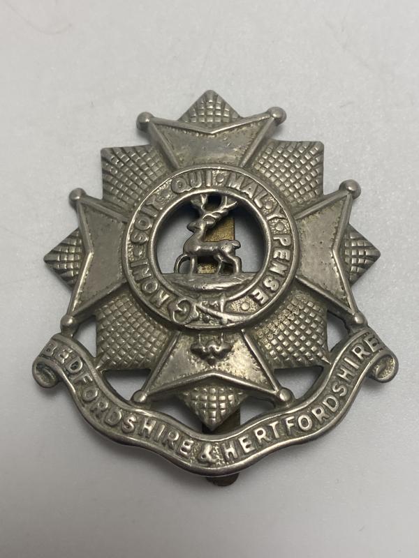 WW2 Bedfordshire & Hertfordshire Regiment Cap Badge